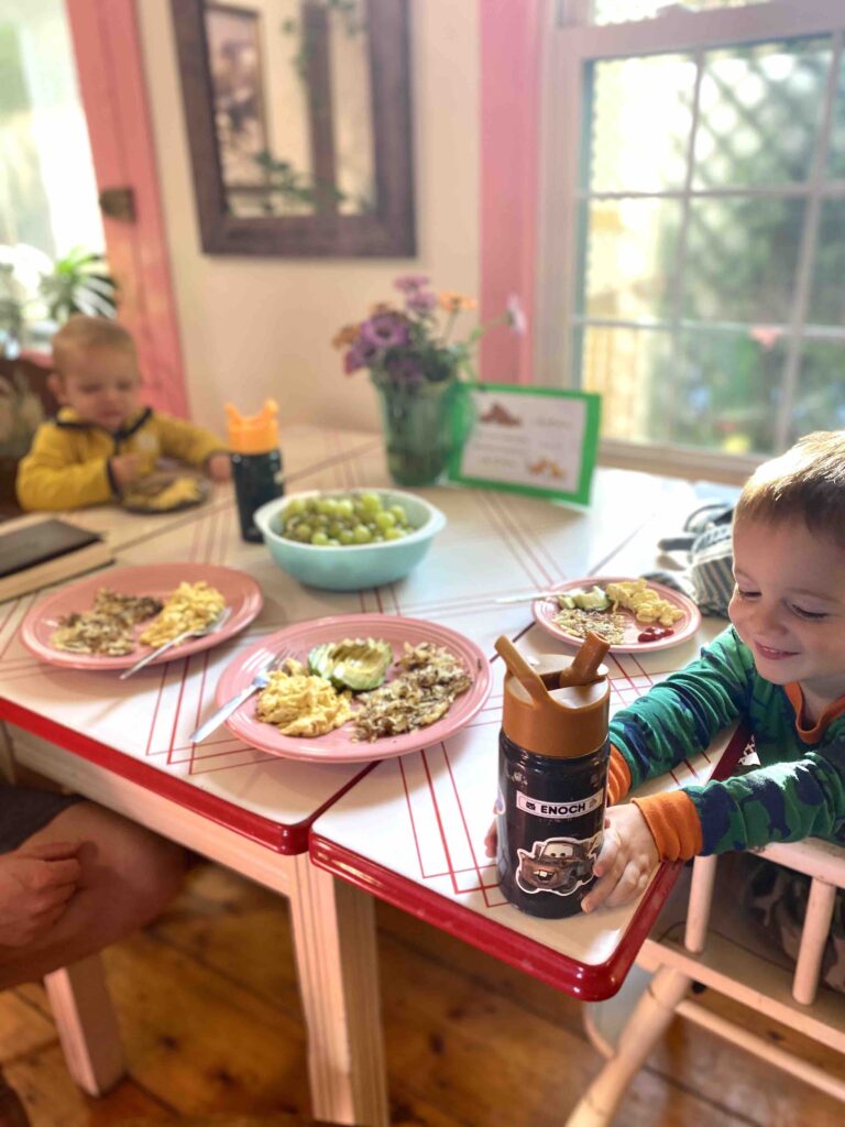 Simple Daily Devotions with Toddlers Around the Kitchen Table