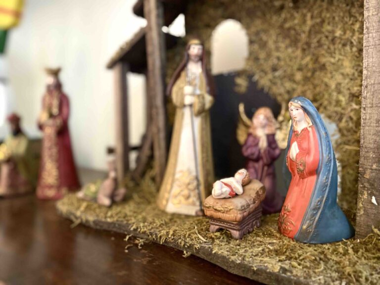 How to Create Christ Centered Christmas Traditions with Toddlers