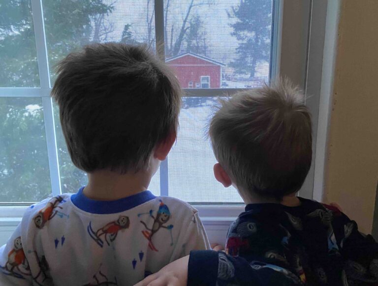 5 Fun Ideas for How to Entertain a Toddler in the Winter